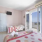 Helena Kefalonia *